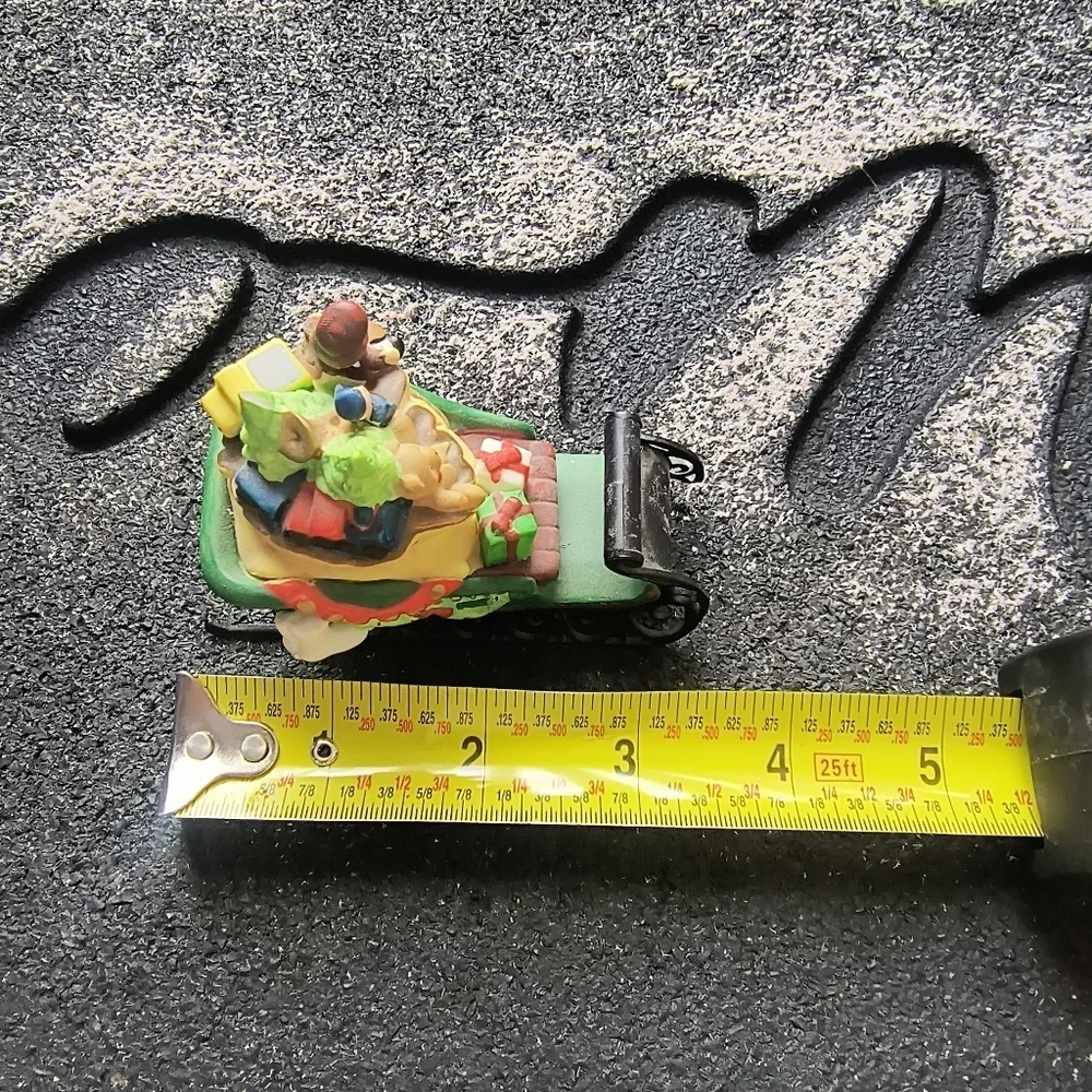 Department 56 Heritage Village Collection Santa Sleigh with Gifts 5611